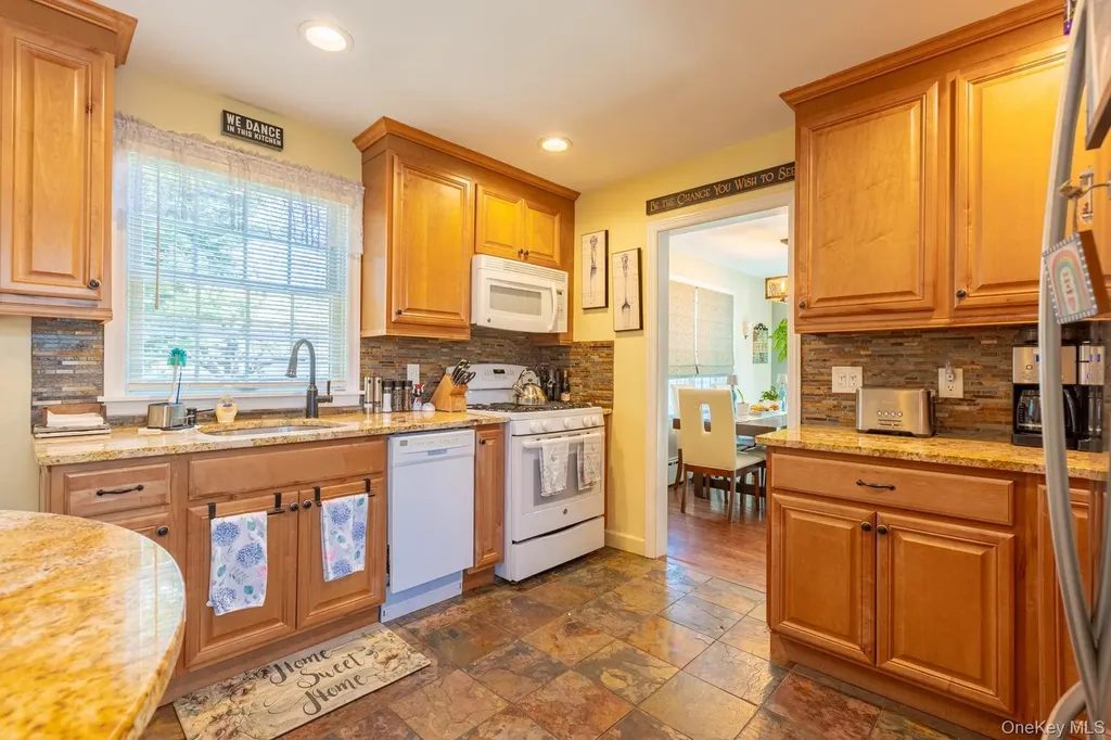816 Main Street Islip NY 11751