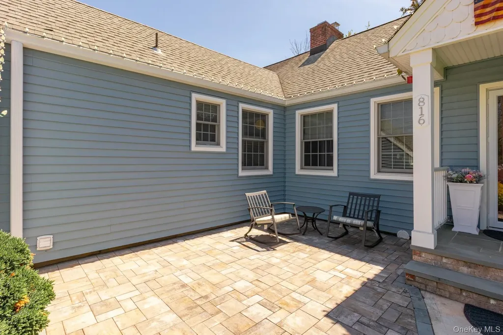 816 Main Street Islip NY 11751