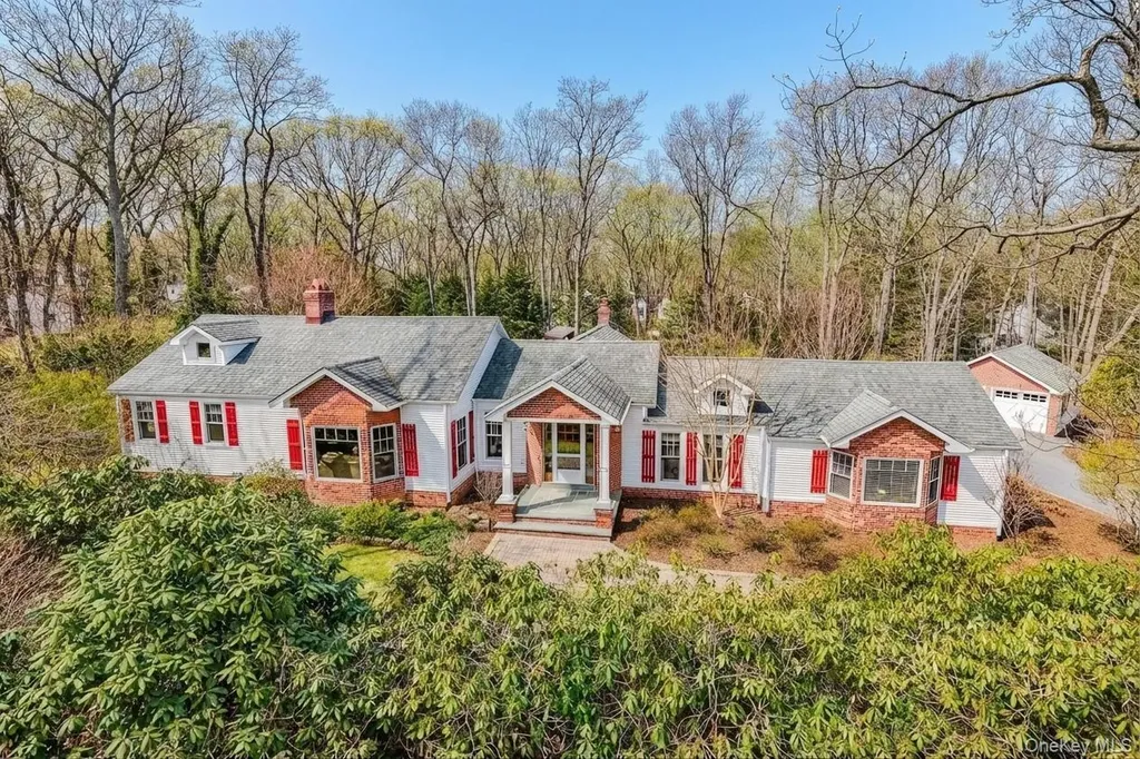 150 Quaker Path Setauket NY 11733