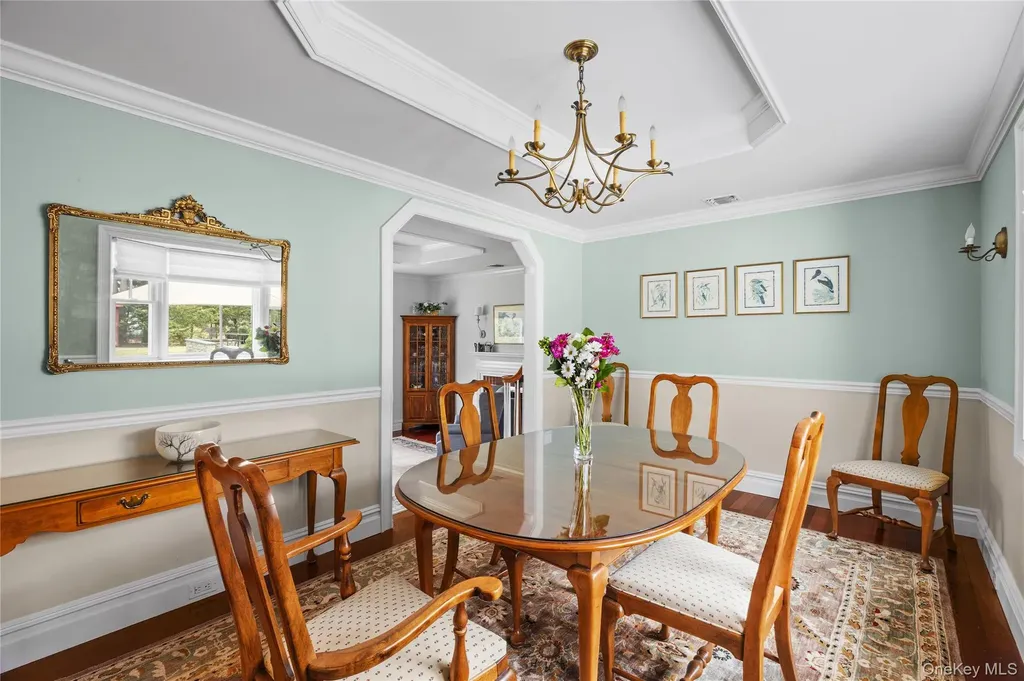 150 Quaker Path Setauket NY 11733