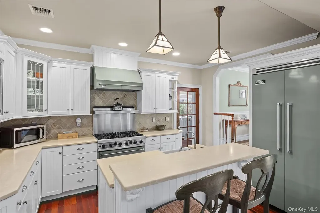 150 Quaker Path Setauket NY 11733