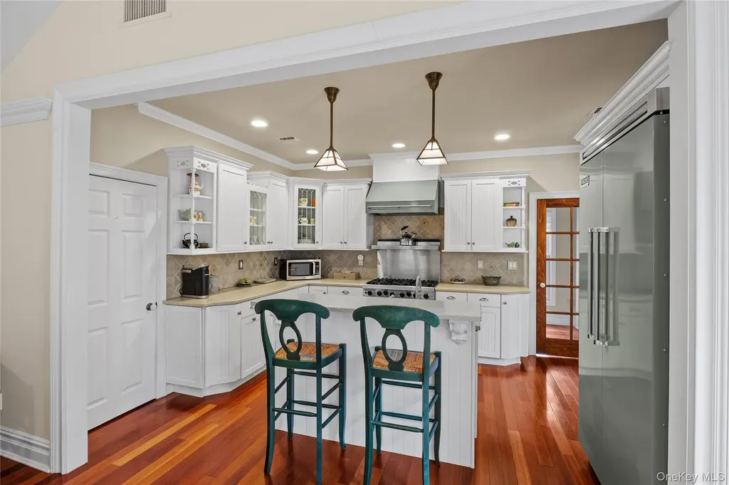 150 Quaker Path Setauket NY 11733