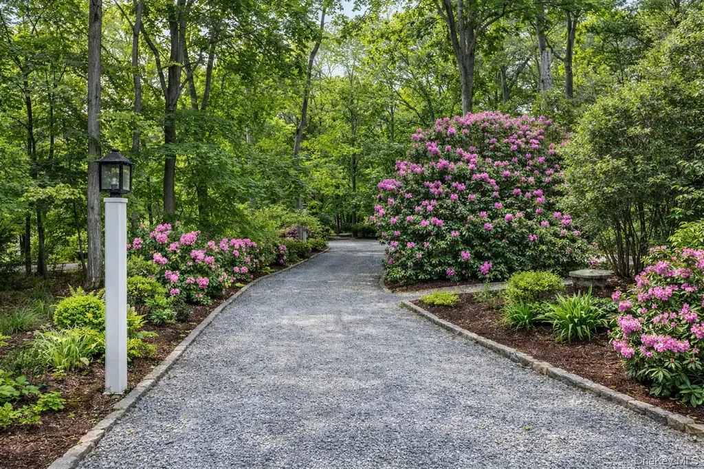 150 Quaker Path Setauket NY 11733