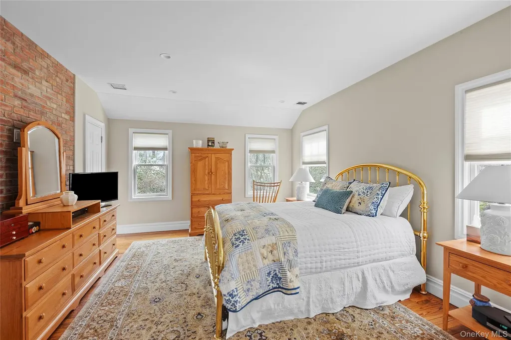 150 Quaker Path Setauket NY 11733
