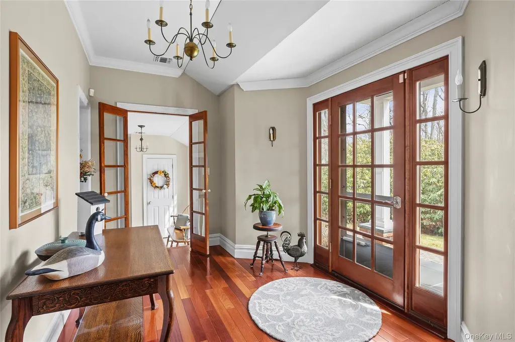 150 Quaker Path Setauket NY 11733