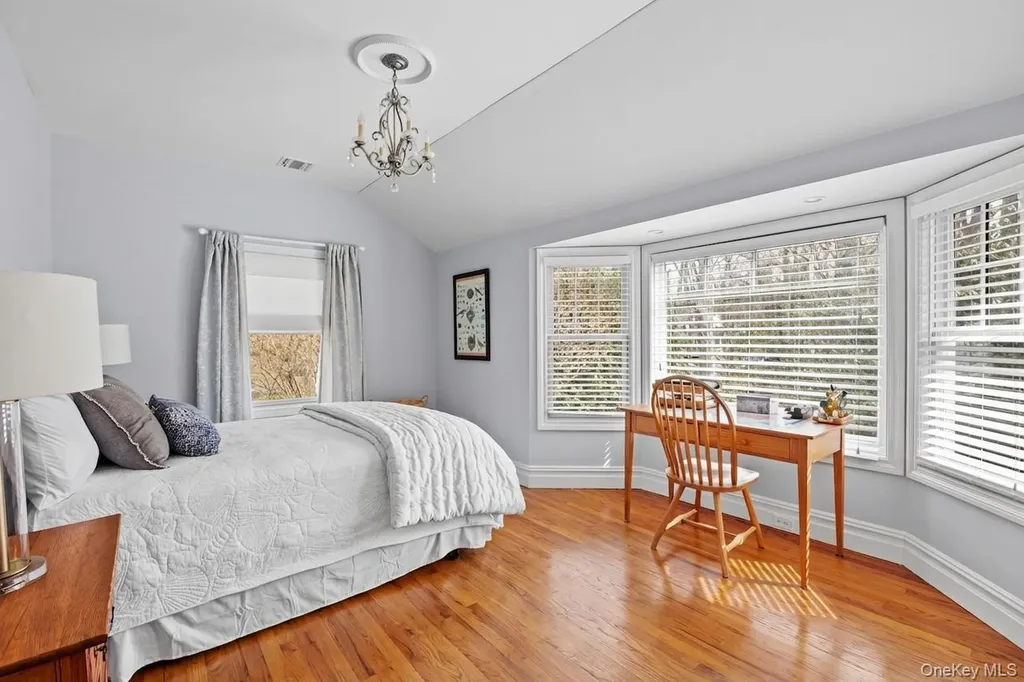 150 Quaker Path Setauket NY 11733