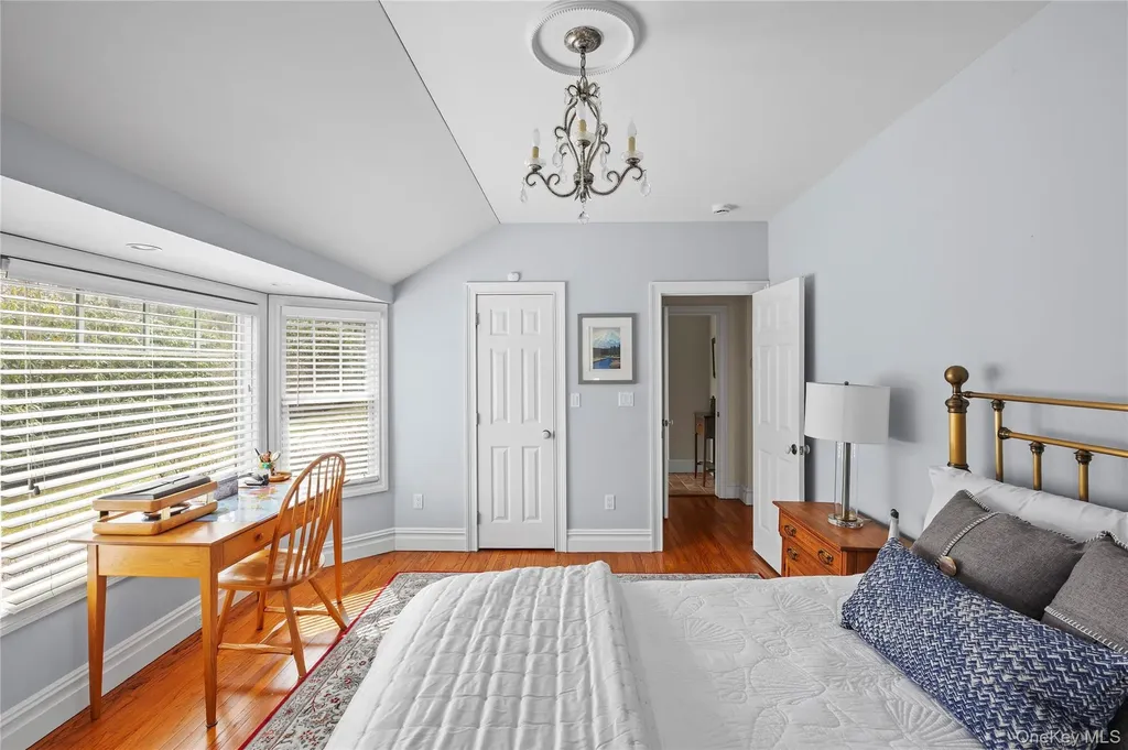 150 Quaker Path Setauket NY 11733