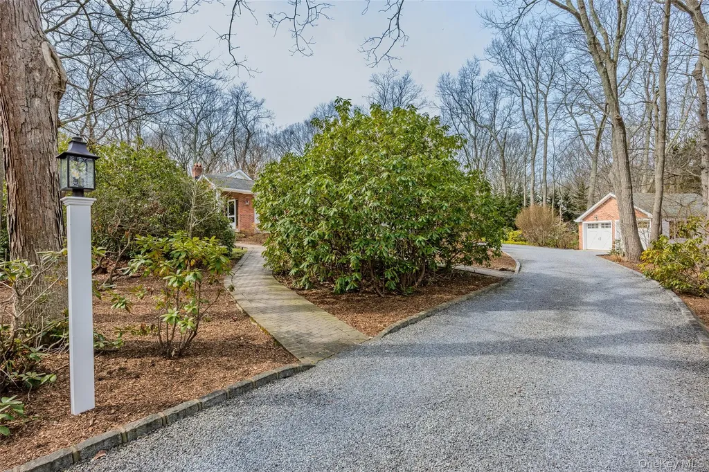 150 Quaker Path Setauket NY 11733
