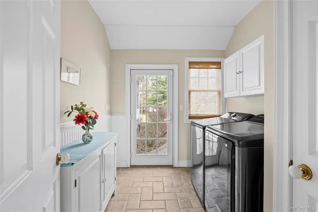 150 Quaker Path Setauket NY 11733