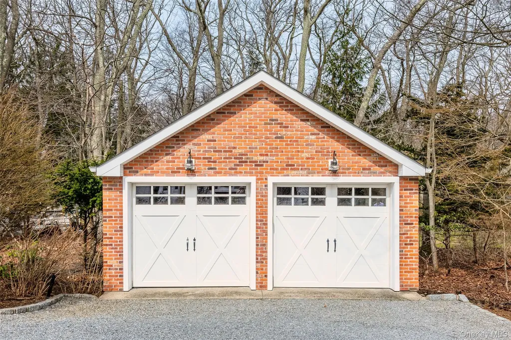 150 Quaker Path Setauket NY 11733