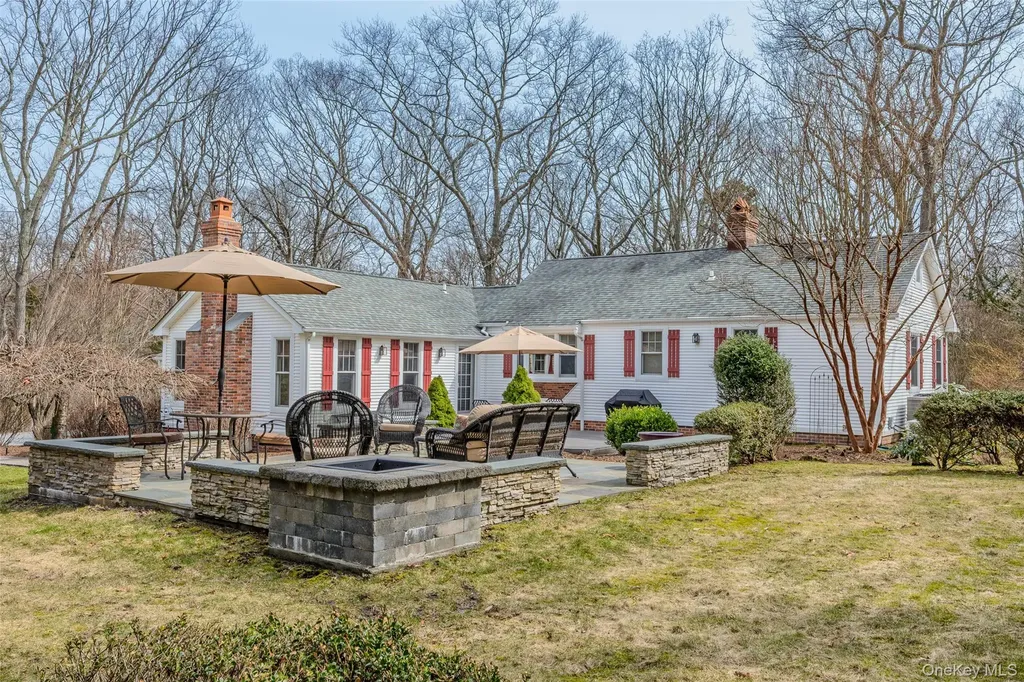 150 Quaker Path Setauket NY 11733