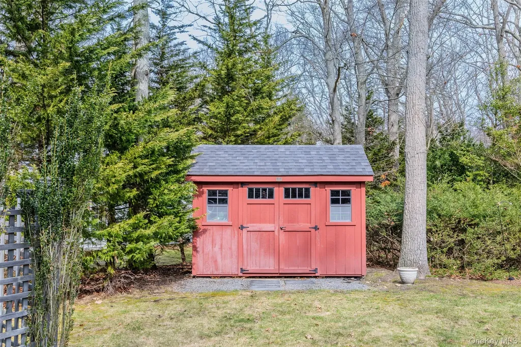 150 Quaker Path Setauket NY 11733