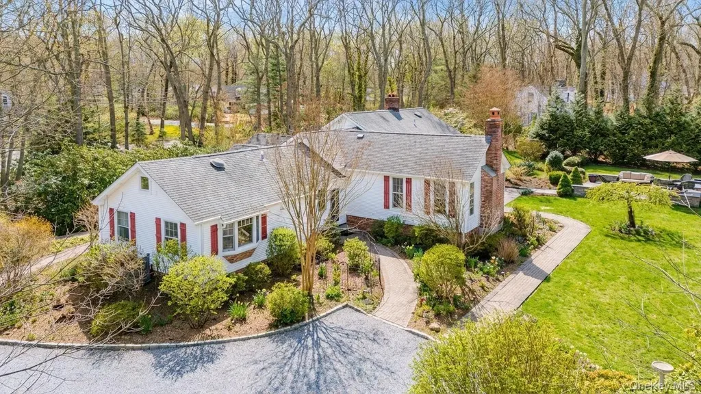 150 Quaker Path Setauket NY 11733
