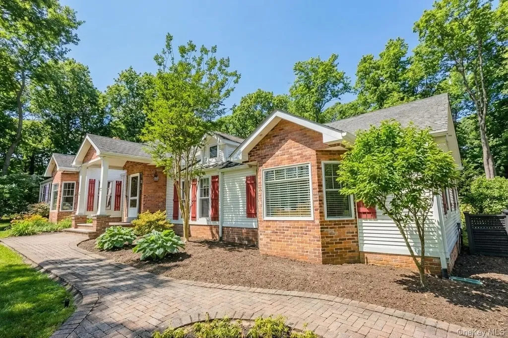 150 Quaker Path Setauket NY 11733