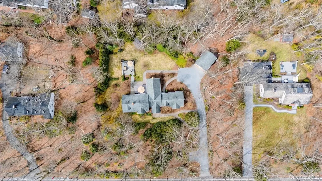 150 Quaker Path Setauket NY 11733