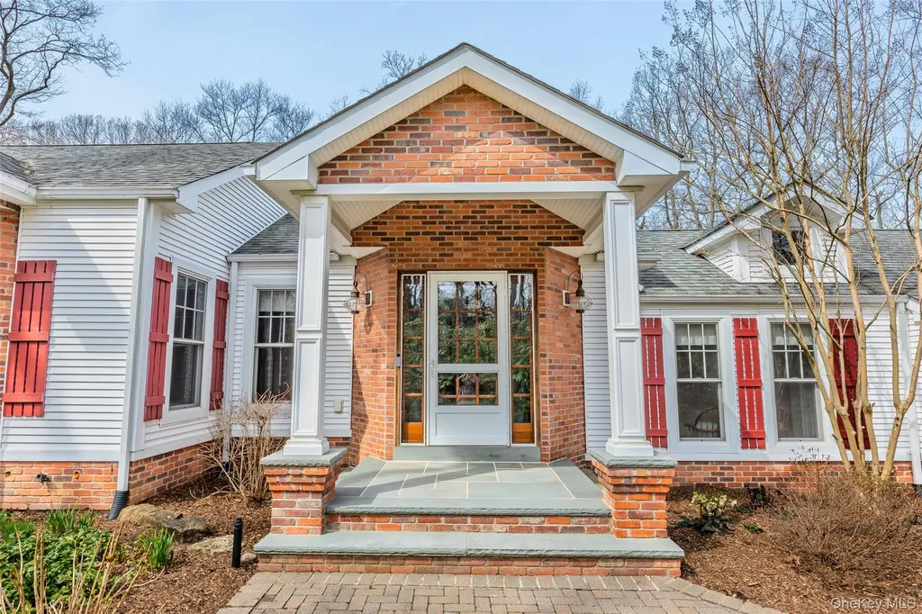 150 Quaker Path Setauket NY 11733
