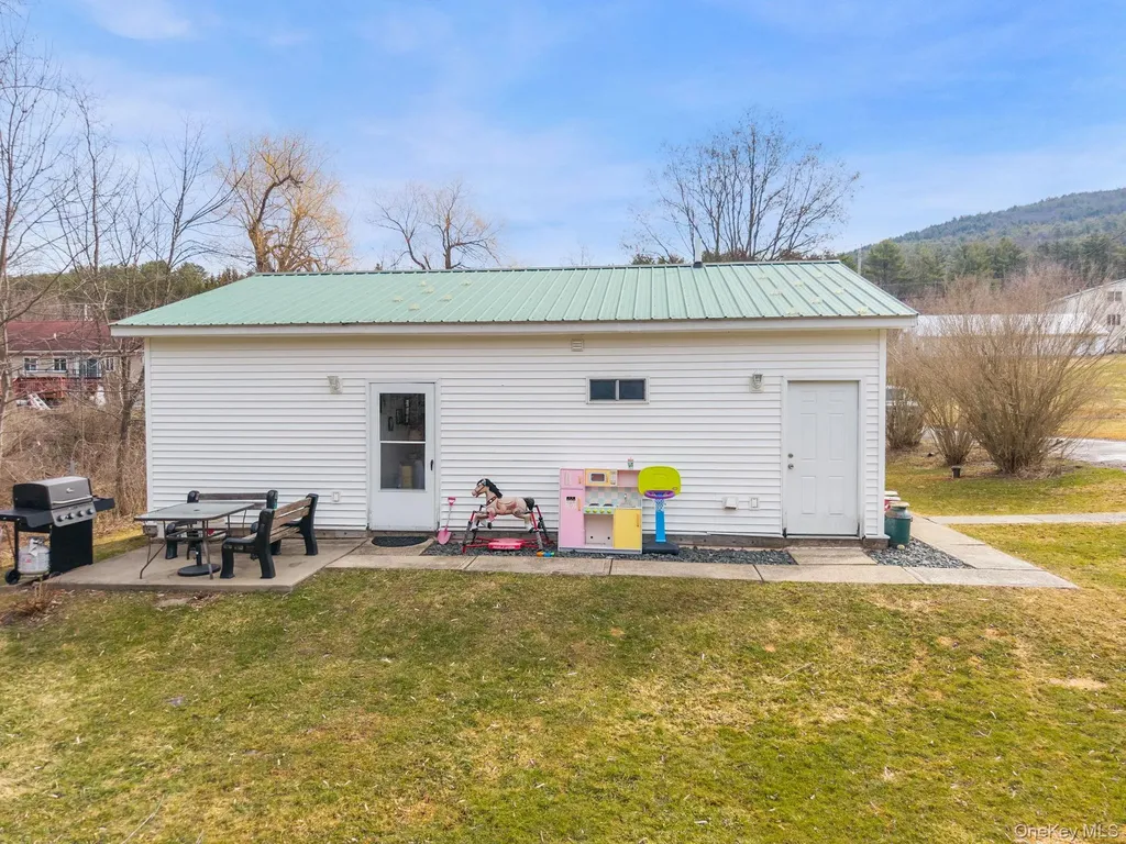 1677 State Route 145 Call Listing Agent NY 12122