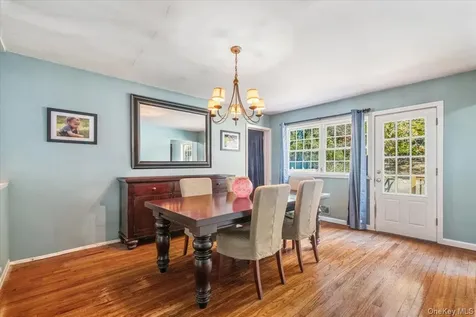 16 Meadow Road Cortlandt Manor NY 10548
