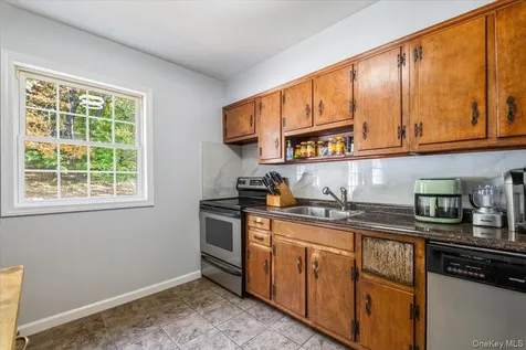 16 Meadow Road Cortlandt Manor NY 10548