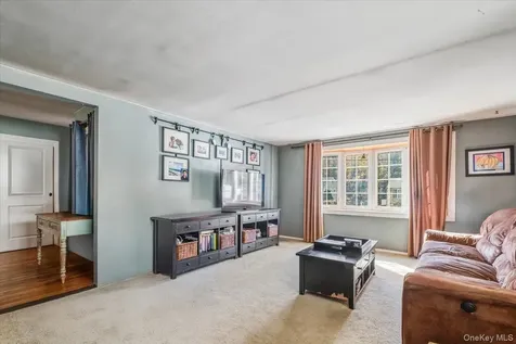 16 Meadow Road Cortlandt Manor NY 10548