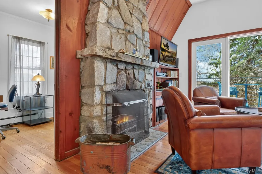 115 Tanglewylde Road Lake Peekskill NY 10537
