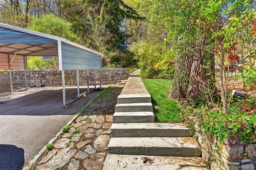115 Tanglewylde Road Lake Peekskill NY 10537