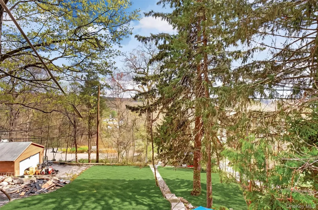 115 Tanglewylde Road Lake Peekskill NY 10537