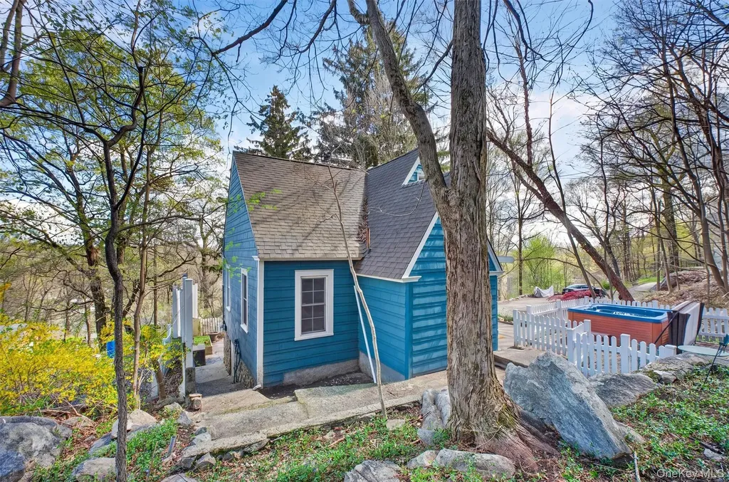 115 Tanglewylde Road Lake Peekskill NY 10537
