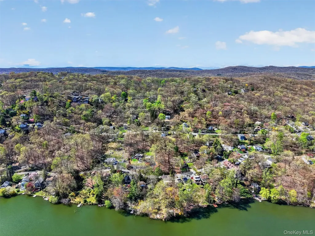 115 Tanglewylde Road Lake Peekskill NY 10537