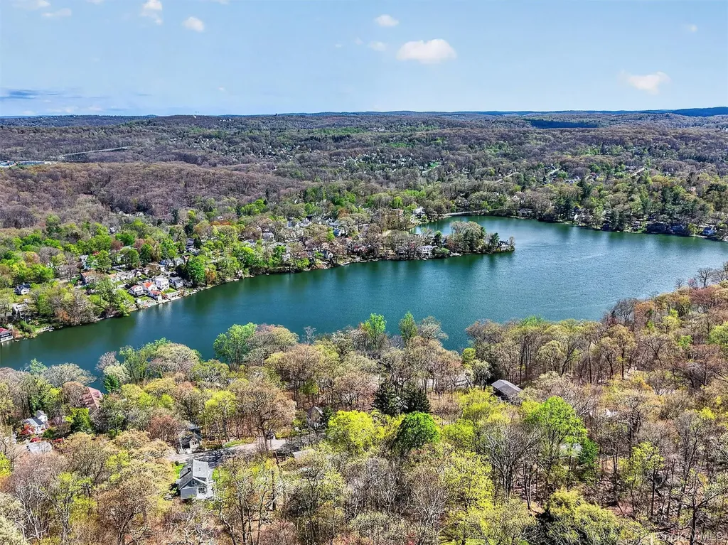 115 Tanglewylde Road Lake Peekskill NY 10537