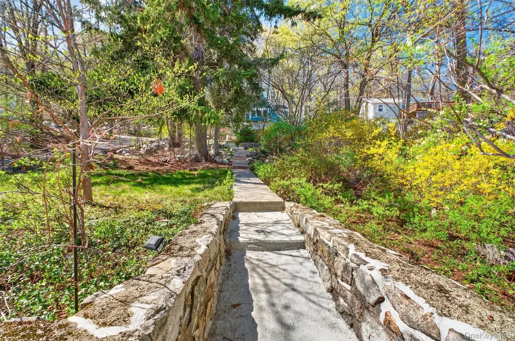 115 Tanglewylde Road Lake Peekskill NY 10537