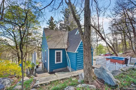 115 Tanglewylde Road Lake Peekskill NY 10537