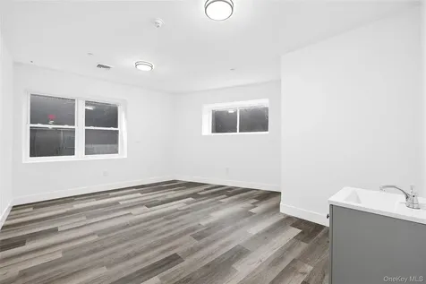 533 Greenwich Street Hempstead NY 11550