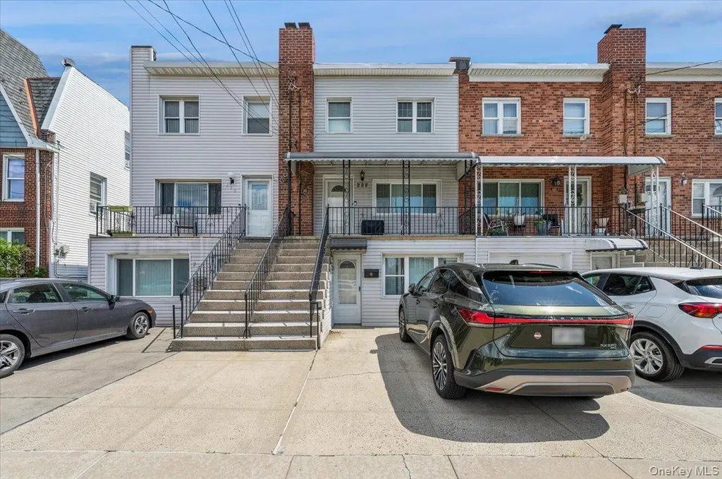 228 Calhoun Avenue Bronx NY 10465