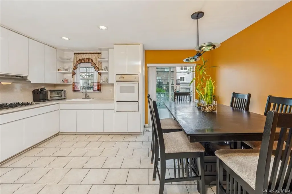 228 Calhoun Avenue Bronx NY 10465