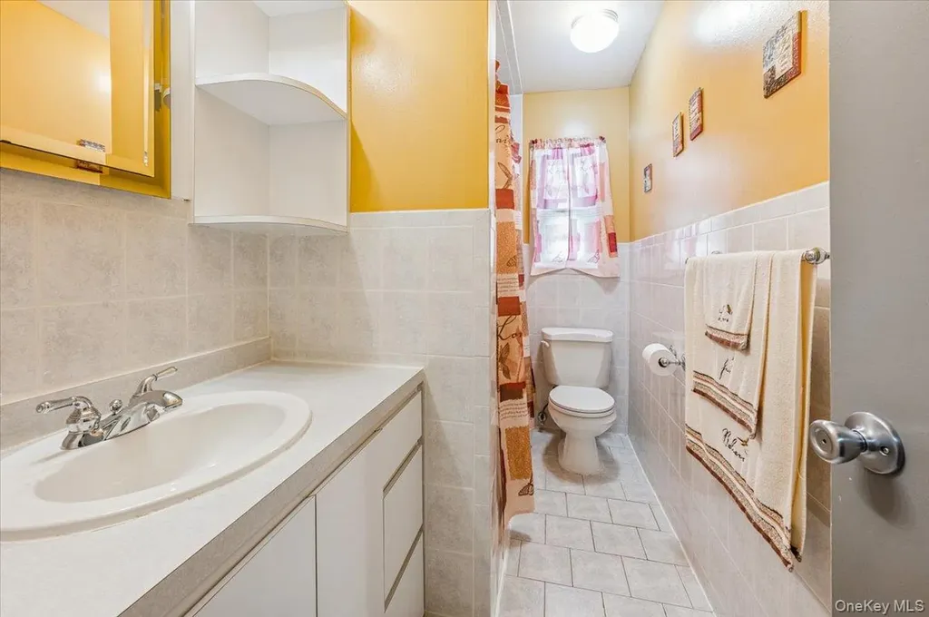 228 Calhoun Avenue Bronx NY 10465