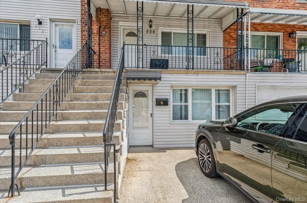 228 Calhoun Avenue Bronx NY 10465