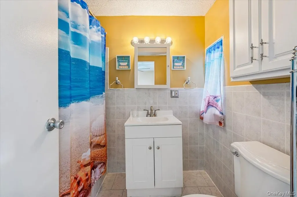 228 Calhoun Avenue Bronx NY 10465