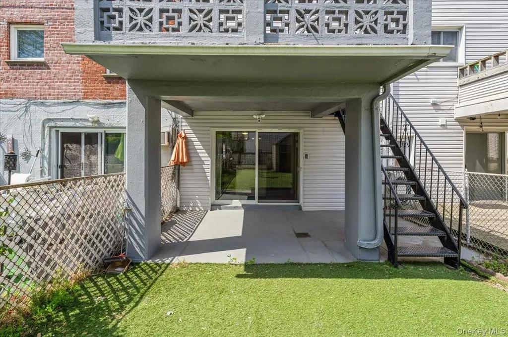 228 Calhoun Avenue Bronx NY 10465