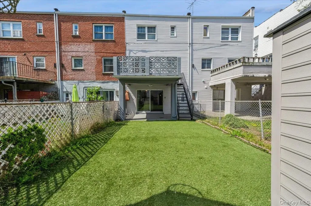 228 Calhoun Avenue Bronx NY 10465