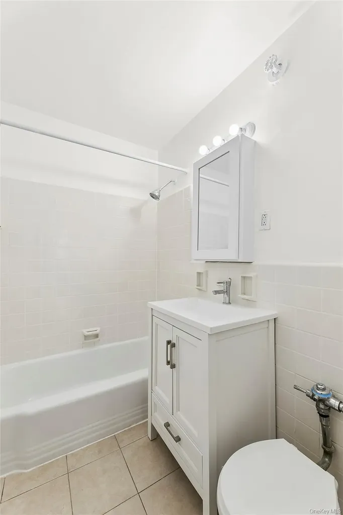 6645 Broadway Bronx NY 10471