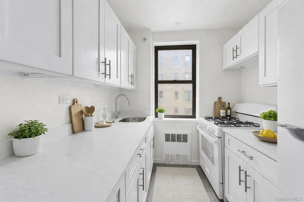 6645 Broadway Bronx NY 10471