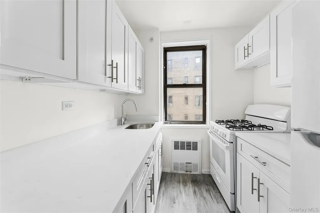6645 Broadway Bronx NY 10471