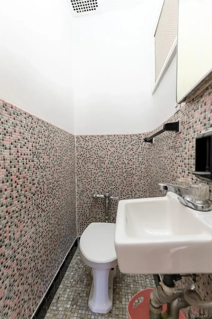 140-07 68th Drive Flushing NY 11367