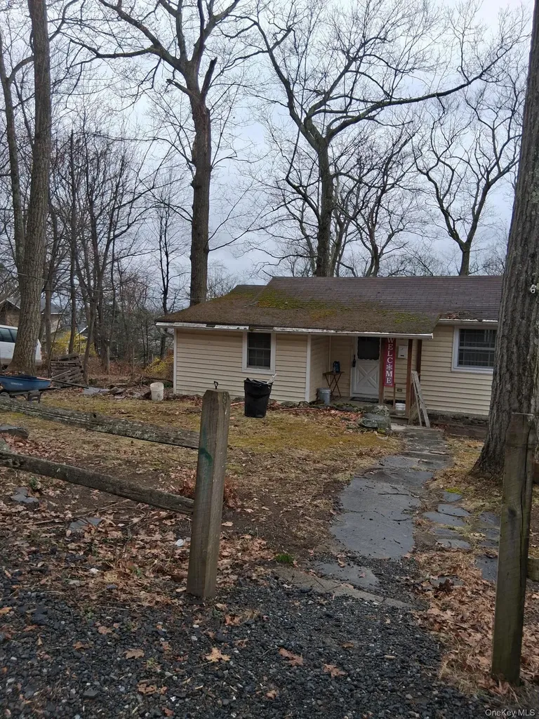 26 Oakwood Trail S Monroe NY 10950