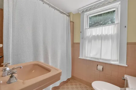 427 Westchester Avenue White Plains NY 10604