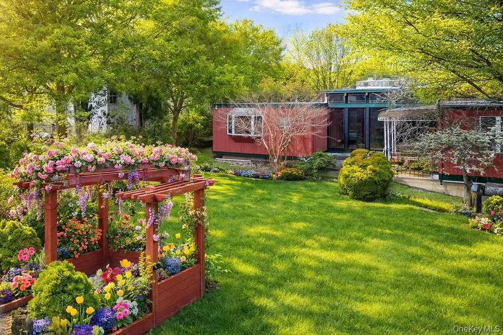 11 Valley View Road Great Neck NY 11021