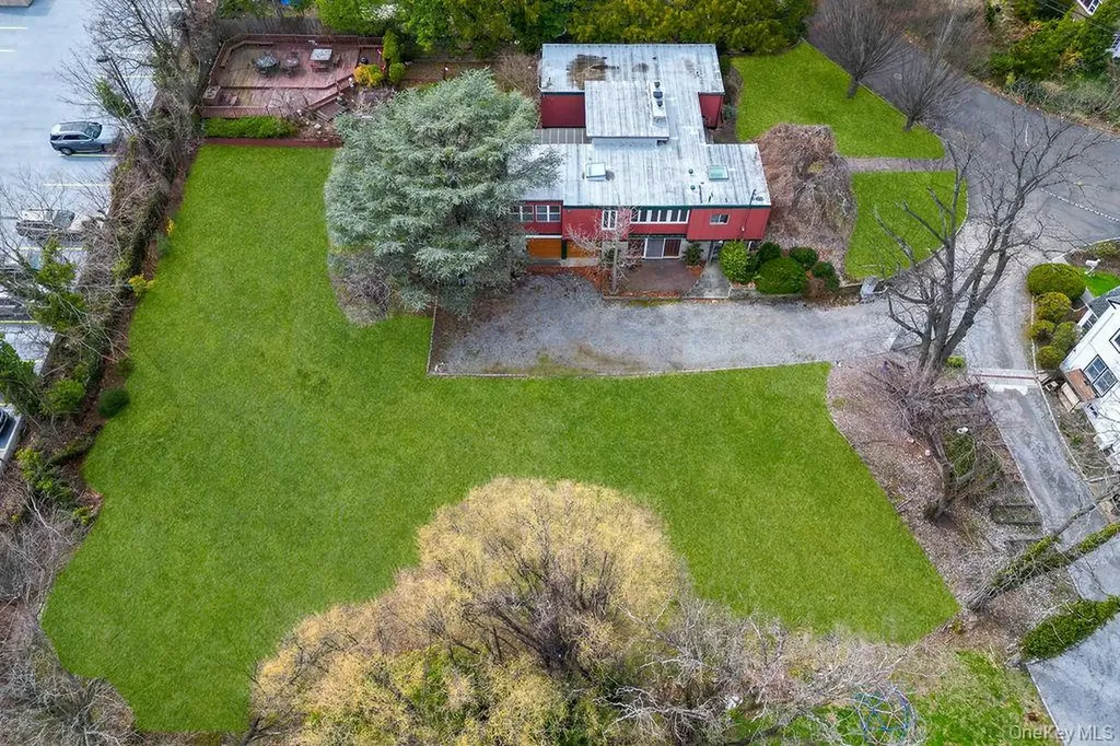 11 Valley View Road Great Neck NY 11021