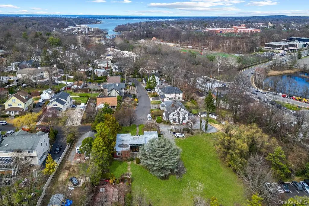 11 Valley View Road Great Neck NY 11021