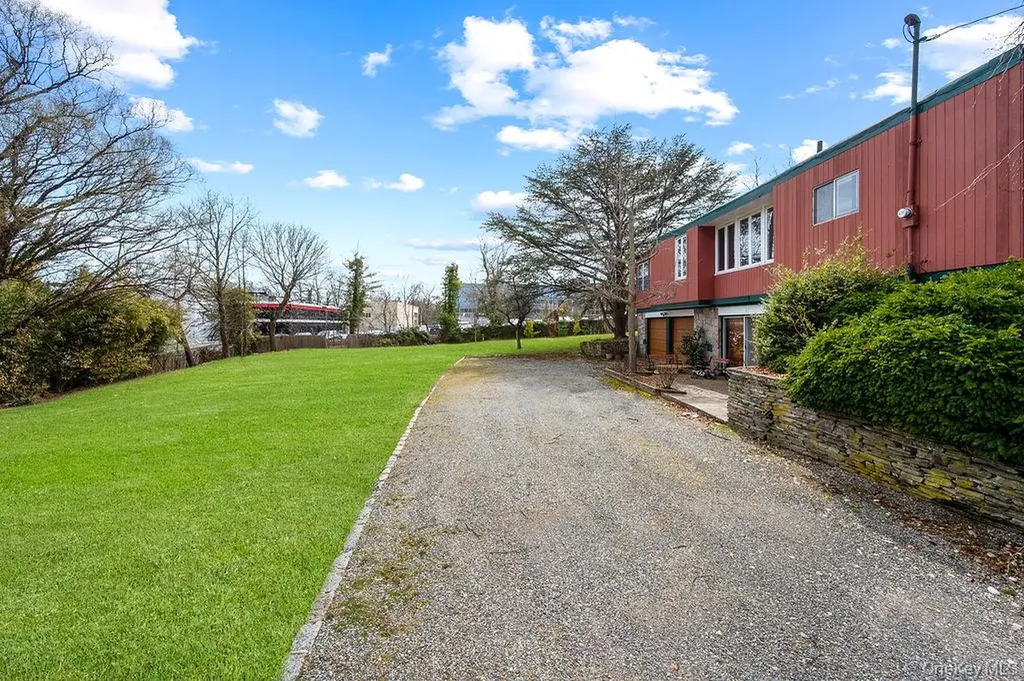 11 Valley View Road Great Neck NY 11021